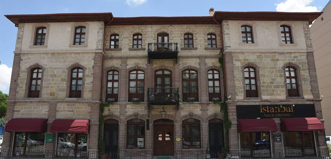 Konya'da 130 yıldır göz kamaştıran Avrupa mimarisi 8
